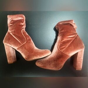 Steve Madden pink crushed velvet high heeled boots women's size 9